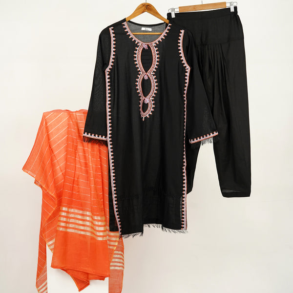 3 Pc Embroidered Lawn Suit